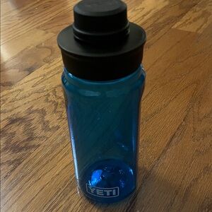 YETI Blue Bottle with Lid